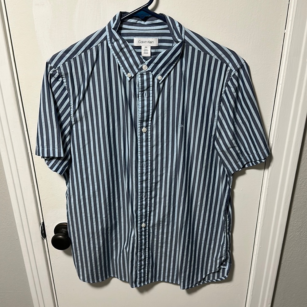 NEVER WORN Calvin Klein short sleeve button down Size M